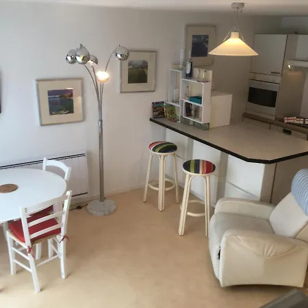 Duplex T4 Idéalement Situé Entre La Place Du Marché Et Le Bord De *