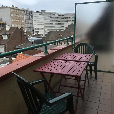 Apartament Duplex T4 Idealement Situe Entre La Place Du Marche Et Le Bord De