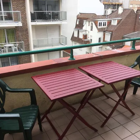 Duplex T4 Idéalement Situé Entre La Place Du Marché Et Le Bord De *